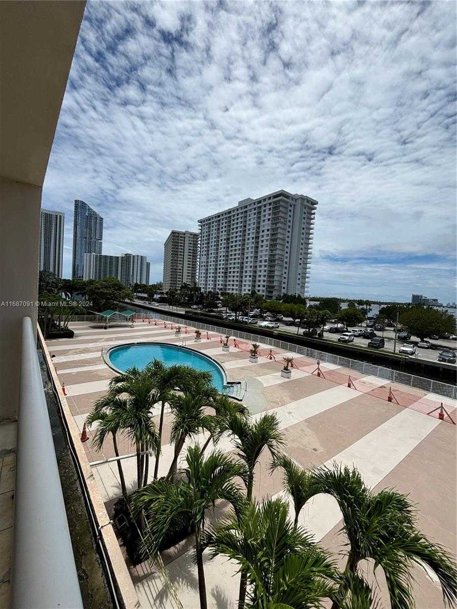 Small Image of 400 KINGS POINT DR #928, Sunny Isles Beach Number 47