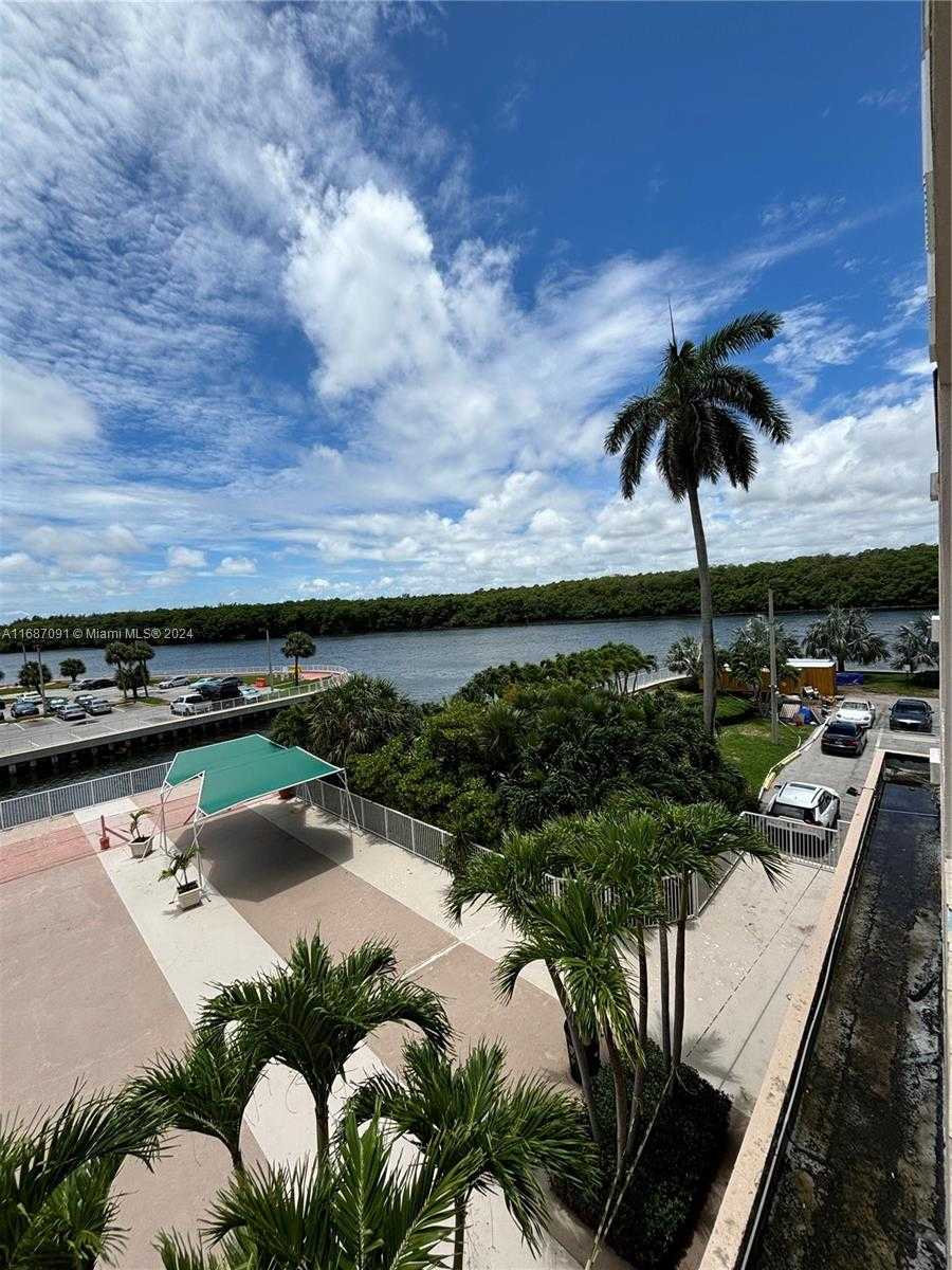 Small Image of 400 KINGS POINT DR #928, Sunny Isles Beach Number 49