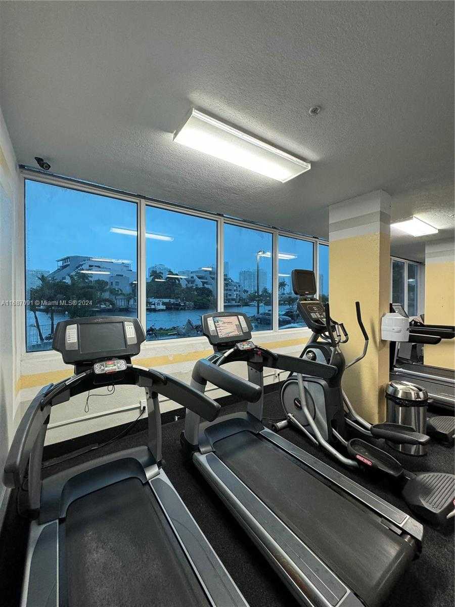 Small Image of 400 KINGS POINT DR #928, Sunny Isles Beach Number 52