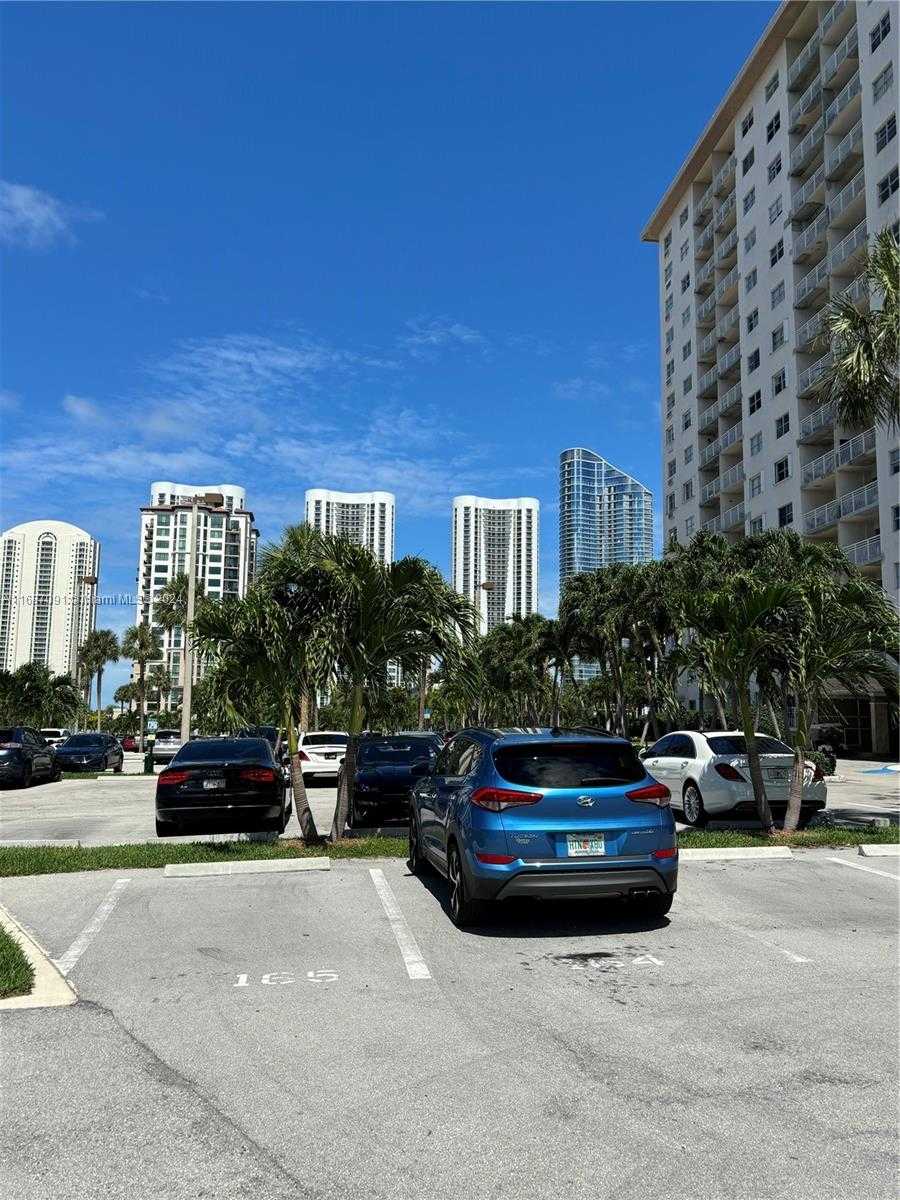 Small Image of 400 KINGS POINT DR #928, Sunny Isles Beach Number 6