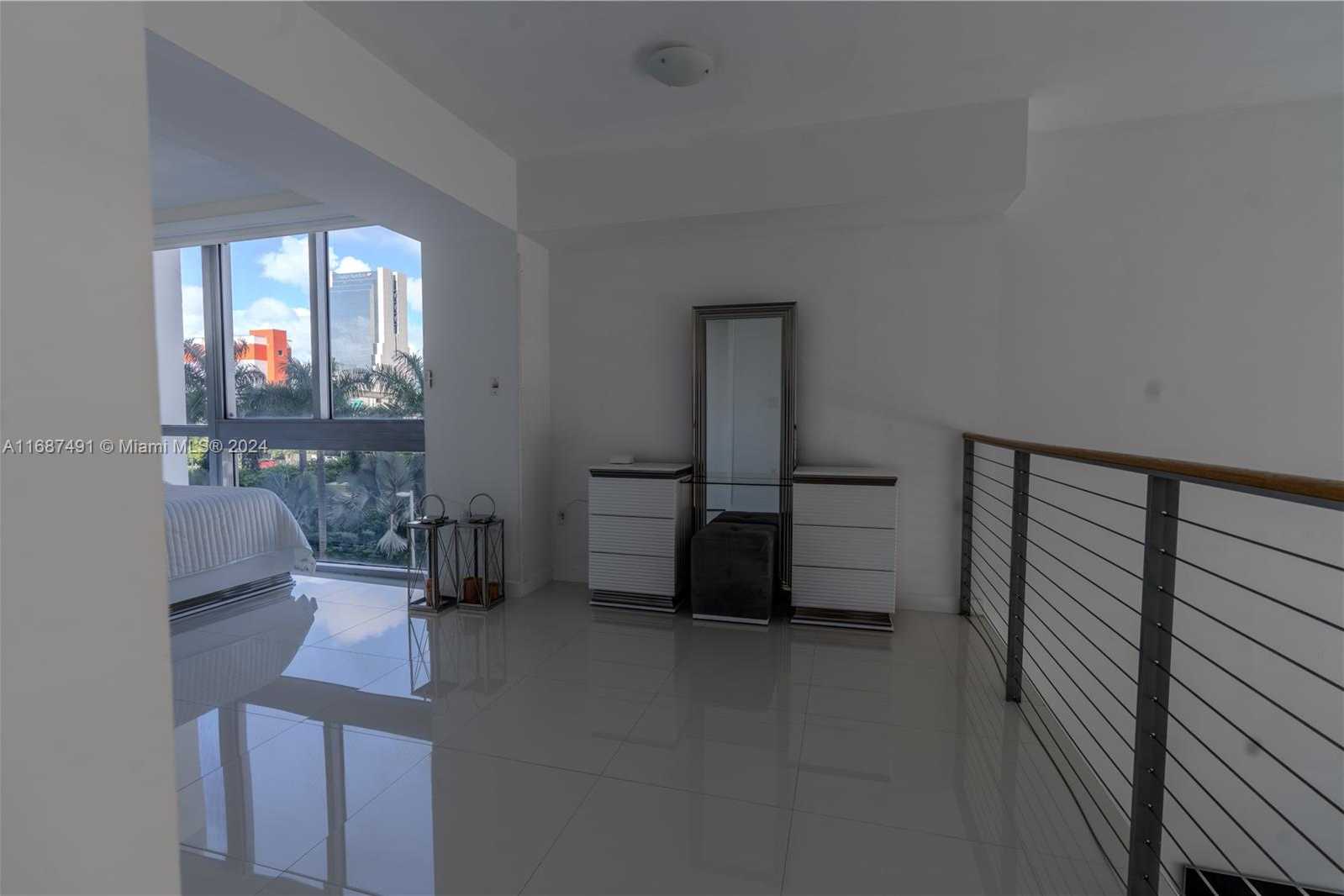 Small Image of 350 #301, Miami Number 18