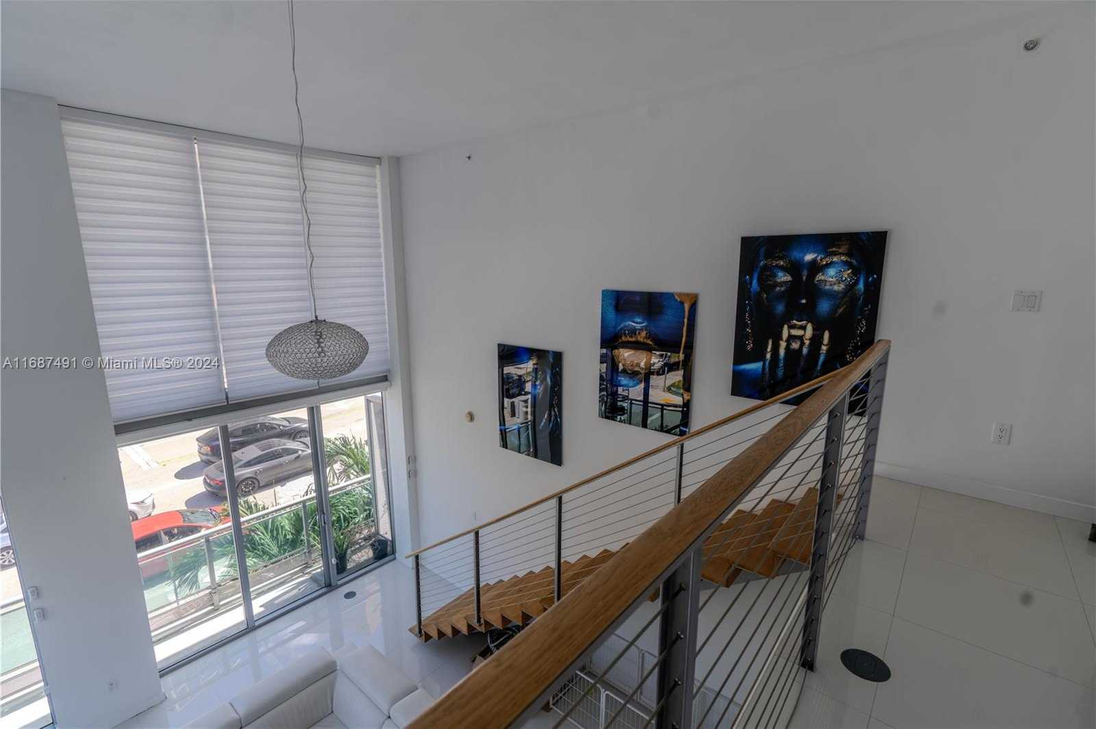 Small Image of 350 #301, Miami Number 22