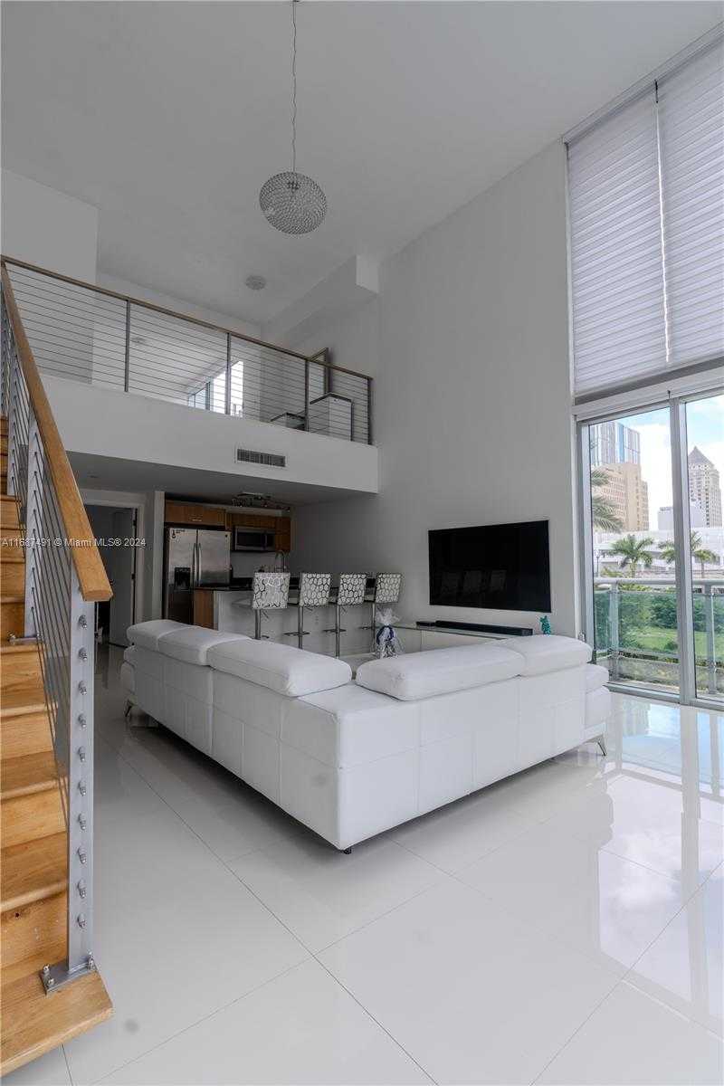 Small Image of 350 #301, Miami Number 6