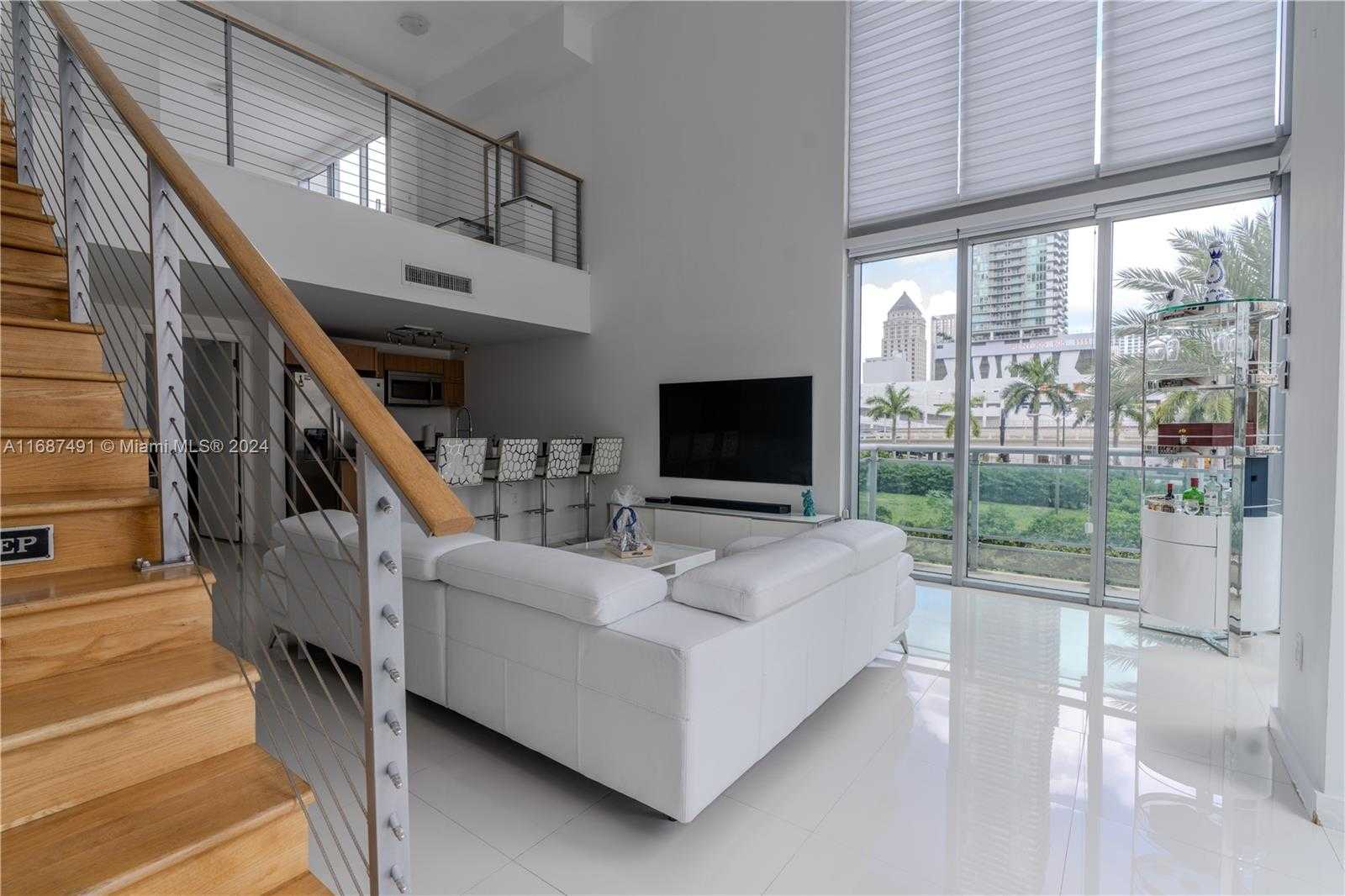 Small Image of 350 #301, Miami Number 7