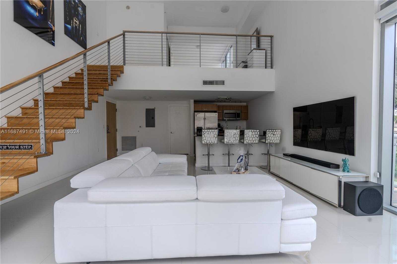 Small Image of 350 #301, Miami Number 8