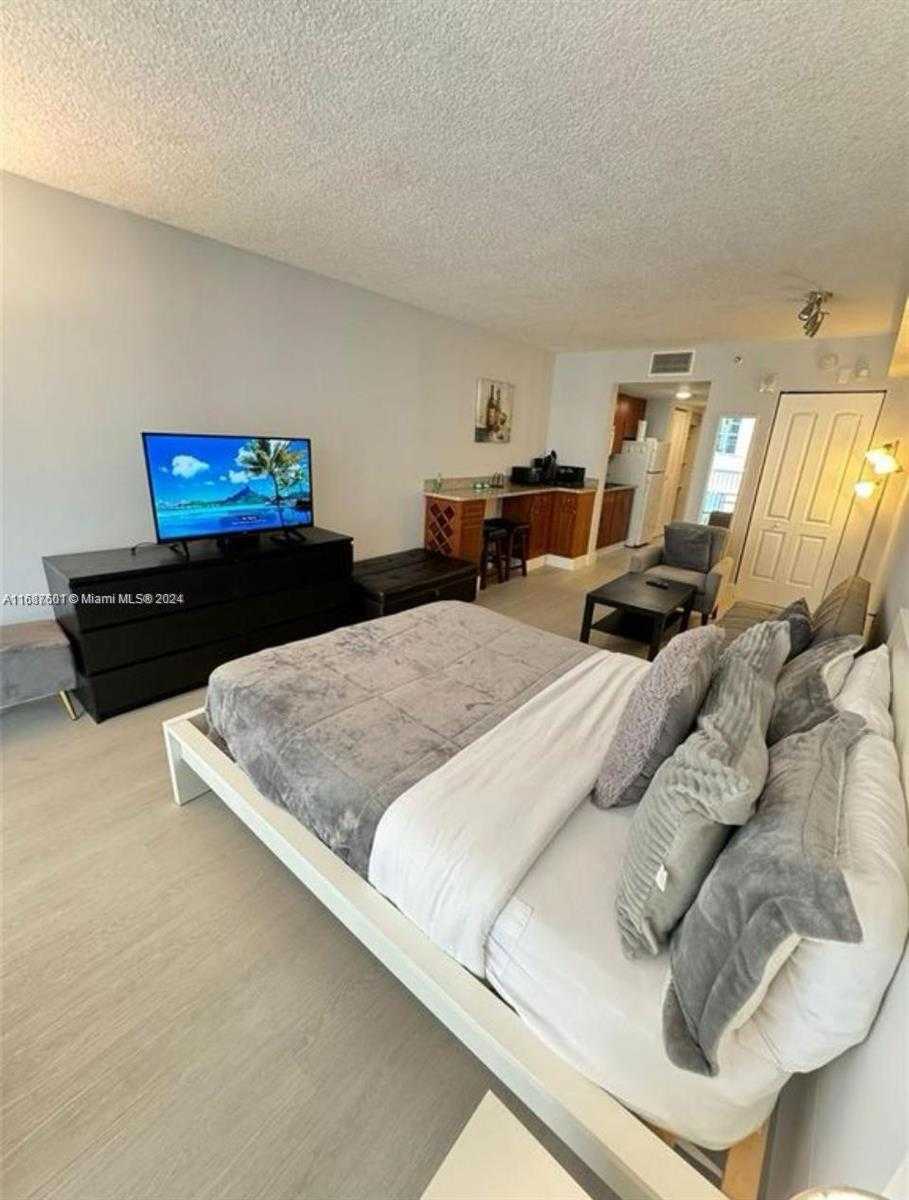 Small Image of 1200 BRICKELL BAY DR #1610, Miami Number 10