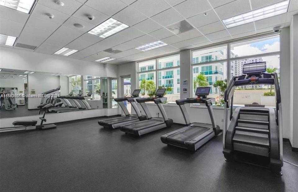 Small Image of 1200 BRICKELL BAY DR #1610, Miami Number 13