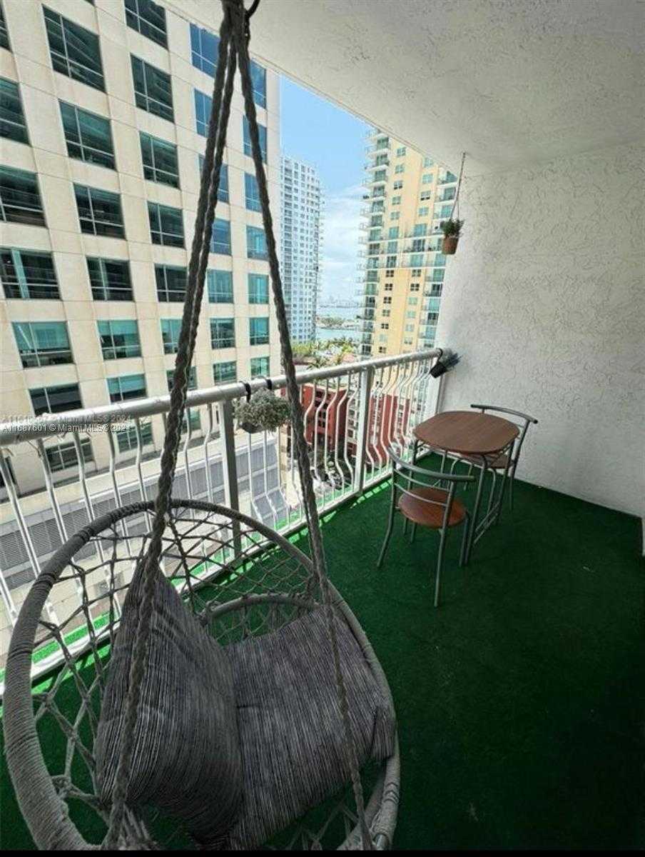 Small Image of 1200 BRICKELL BAY DR #1610, Miami Number 2