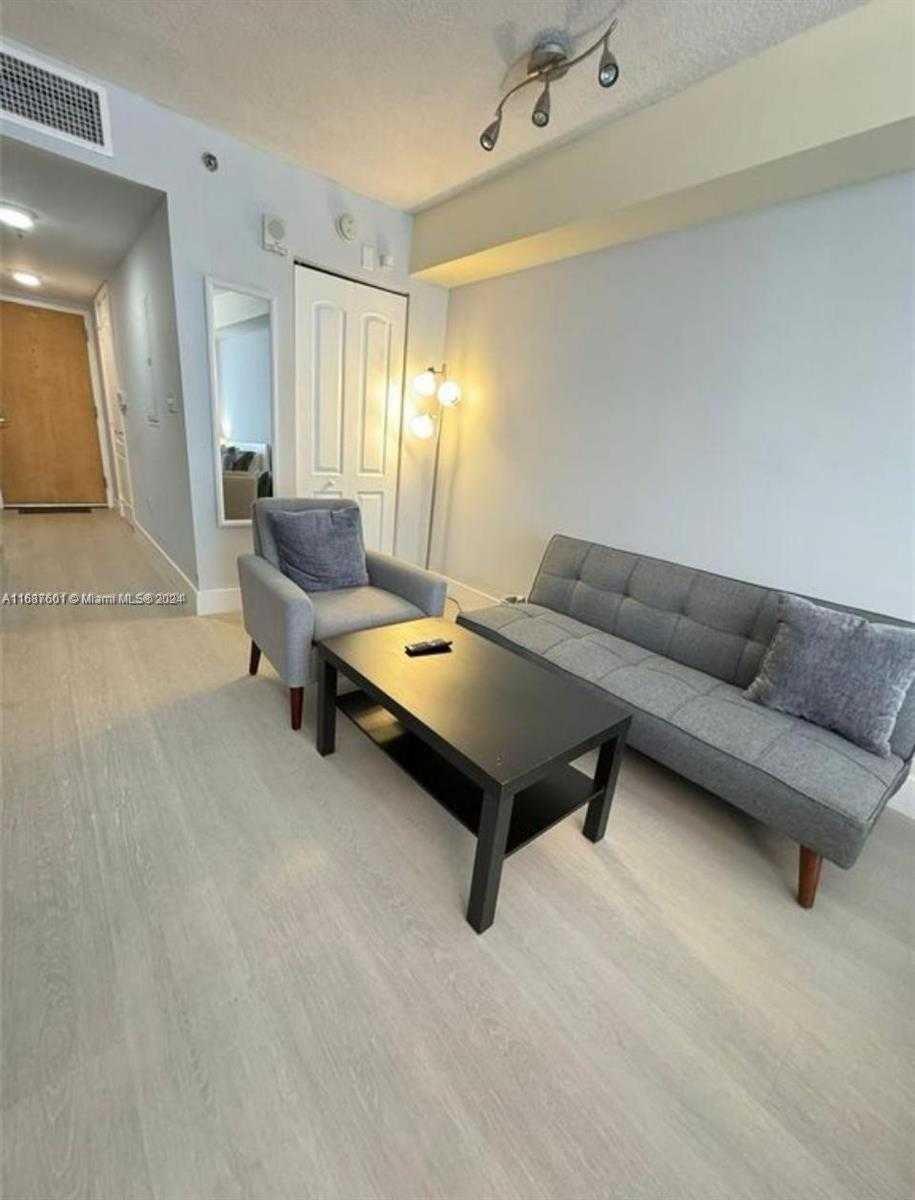 Small Image of 1200 BRICKELL BAY DR #1610, Miami Number 5