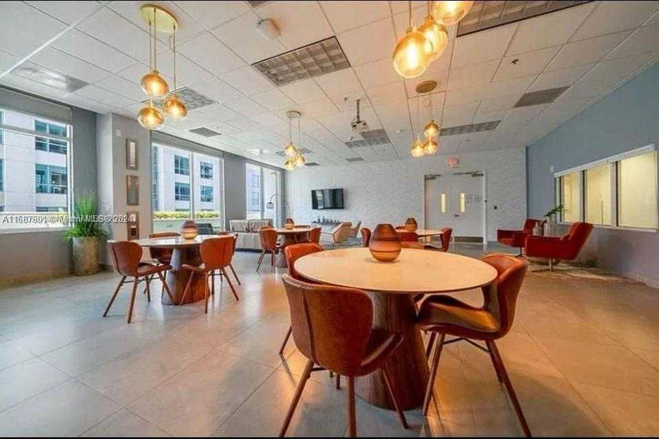 Small Image of 1200 BRICKELL BAY DR #1610, Miami Number 6
