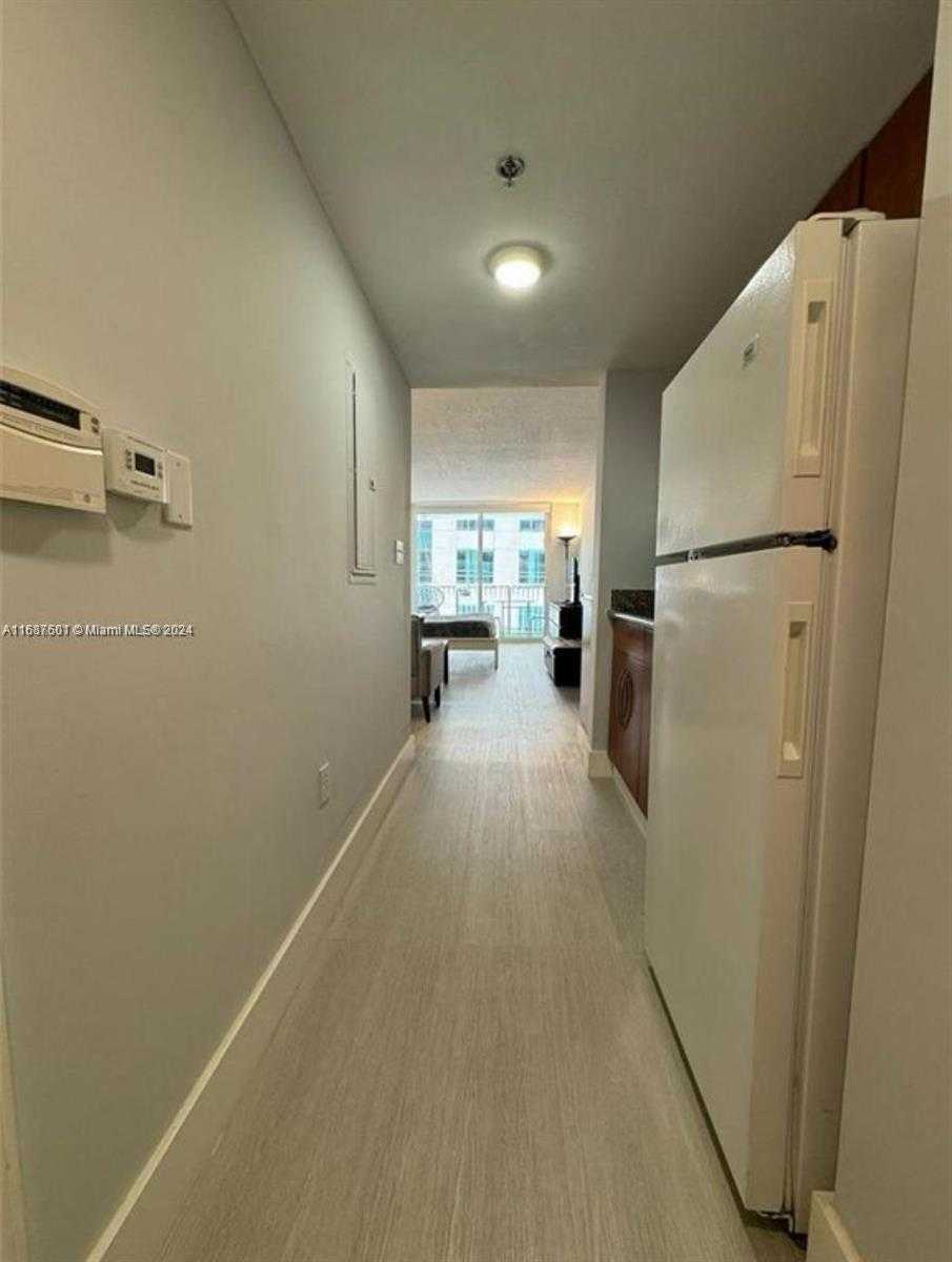 Small Image of 1200 BRICKELL BAY DR #1610, Miami Number 7