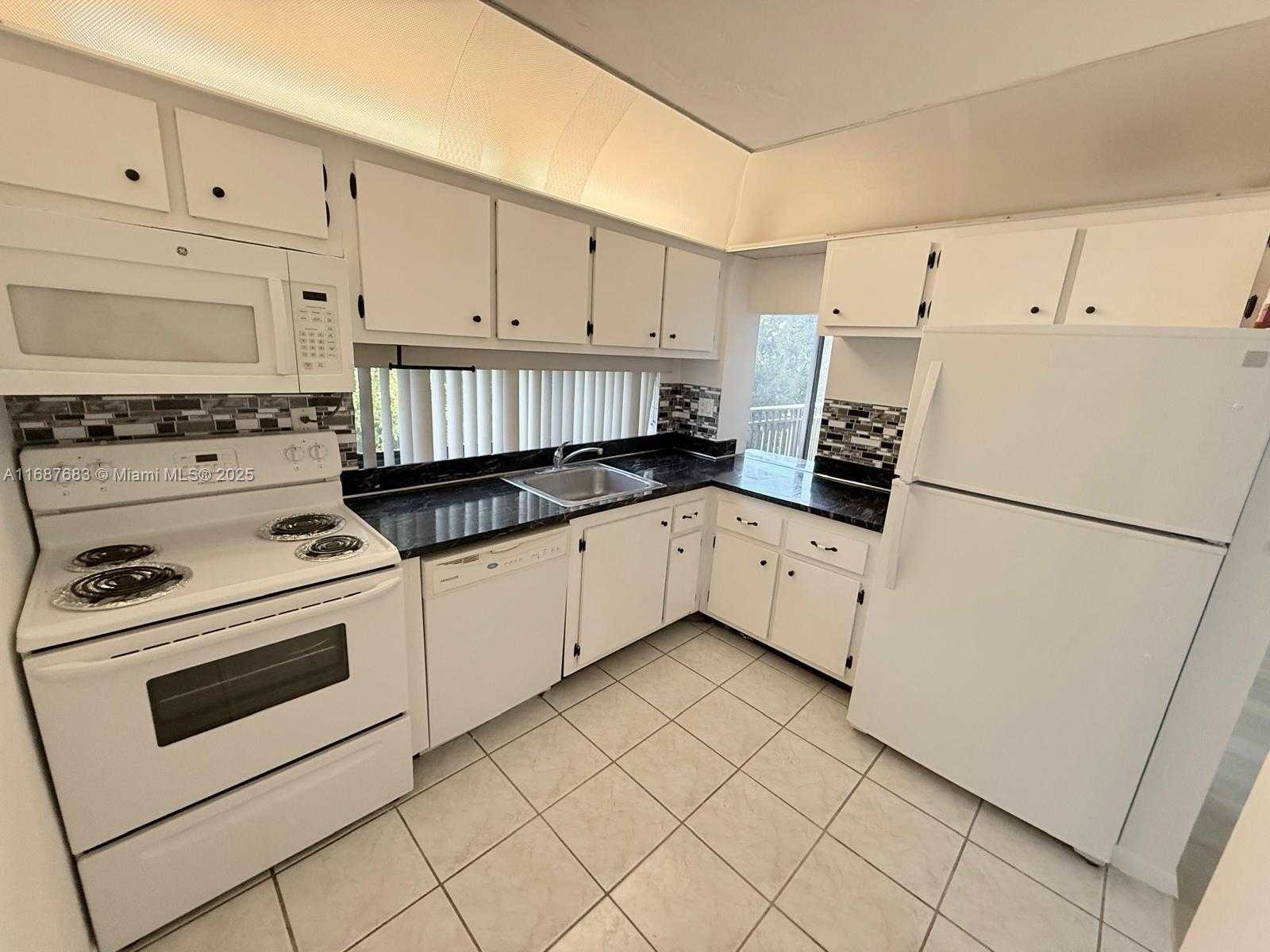 Small Image of 16909 NORTH BAY RD #420, Sunny Isles Beach Number 2