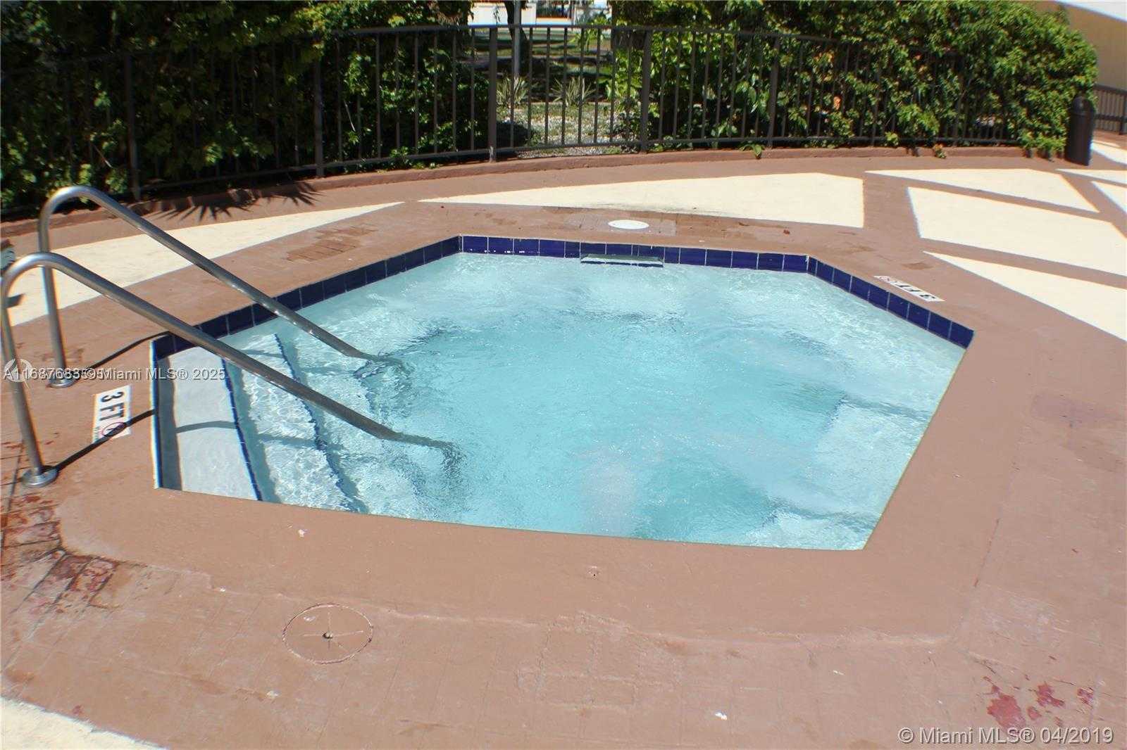 Small Image of 16909 NORTH BAY RD #420, Sunny Isles Beach Number 7