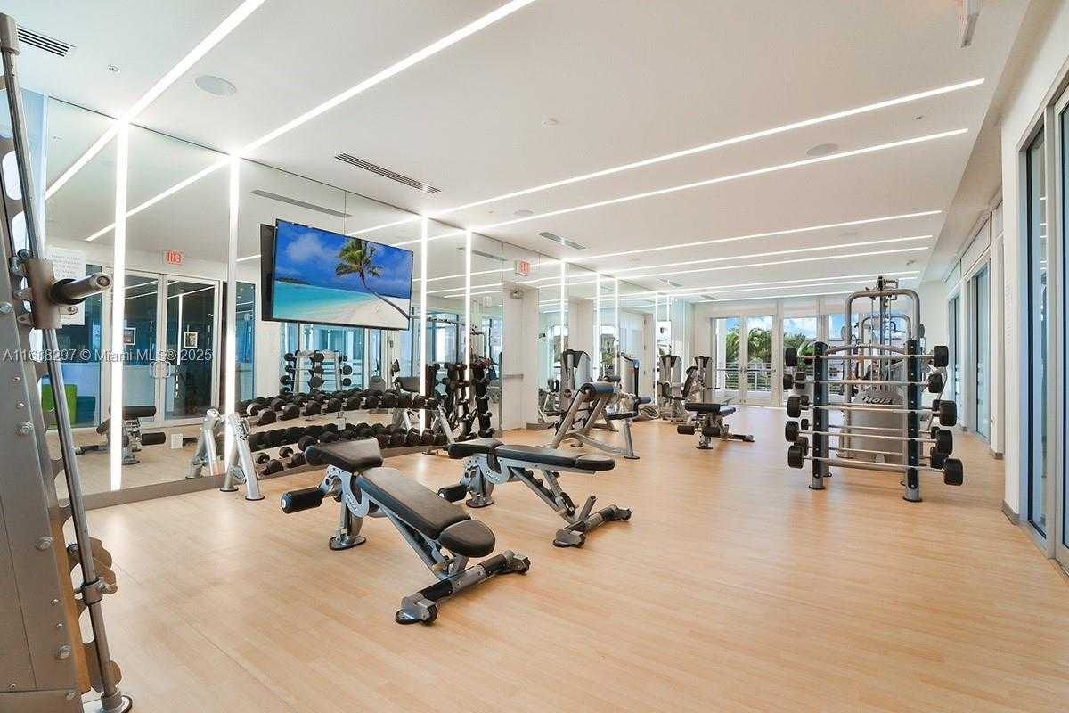 Small Image of 6641 NORTH WEST 105TH PL, Doral Number 16