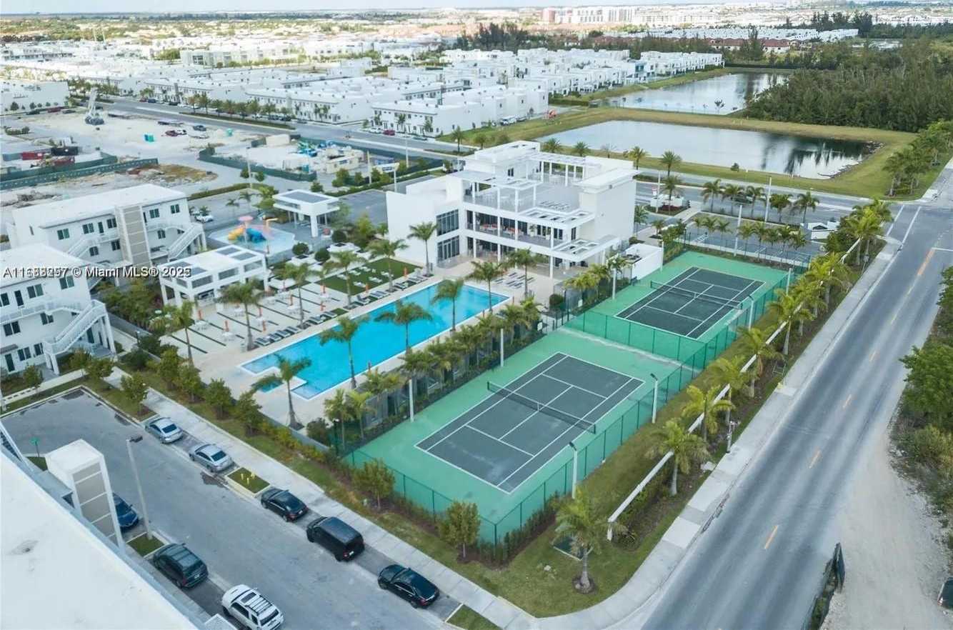 Small Image of 6641 NORTH WEST 105TH PL, Doral Number 17