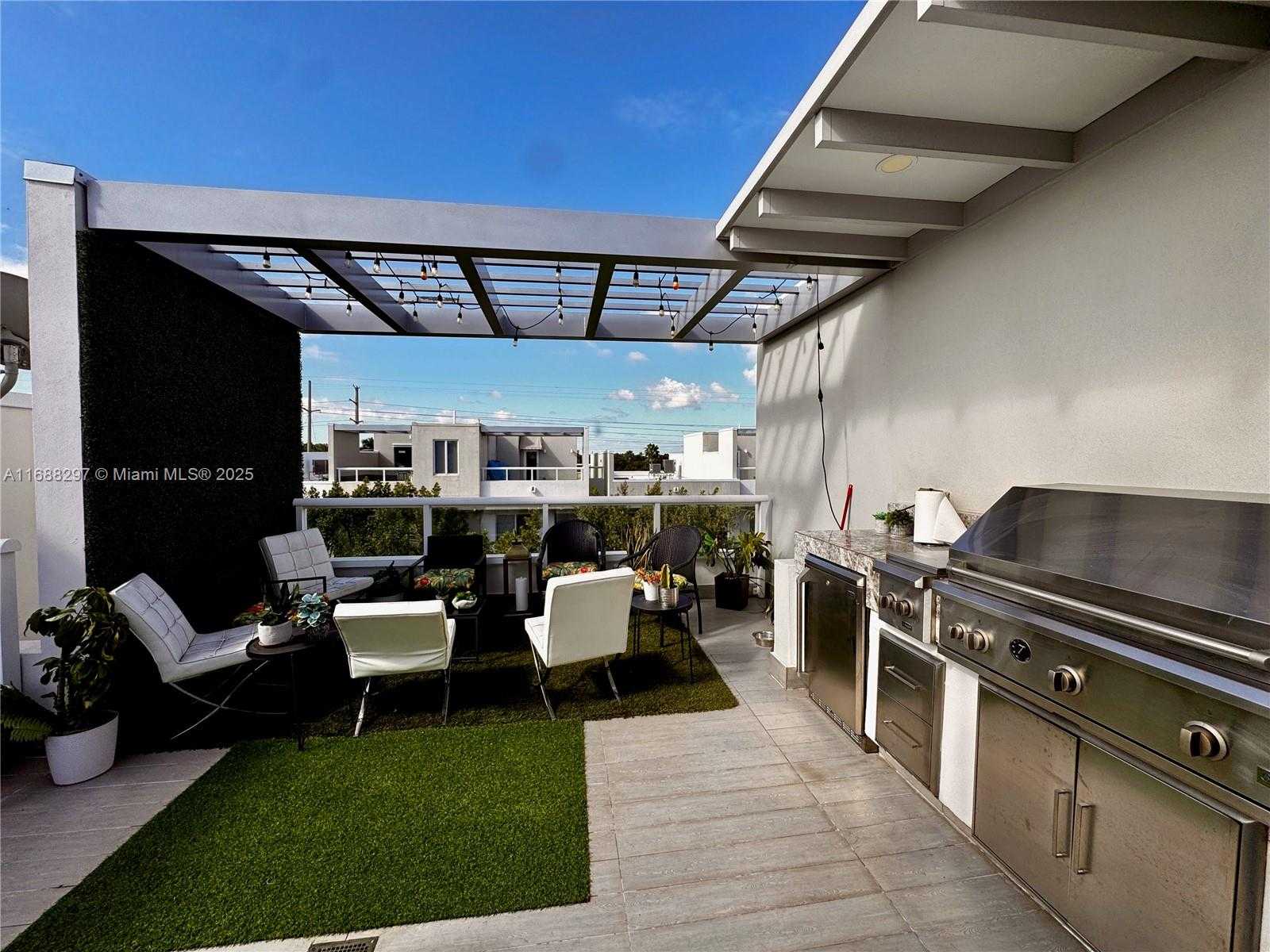 Small Image of 6641 NORTH WEST 105TH PL, Doral Number 2