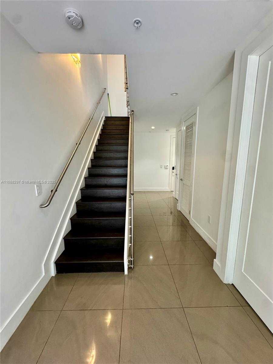 Small Image of 6641 NORTH WEST 105TH PL, Doral Number 21