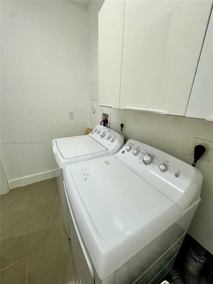 Small Image of 6641 NORTH WEST 105TH PL, Doral Number 22
