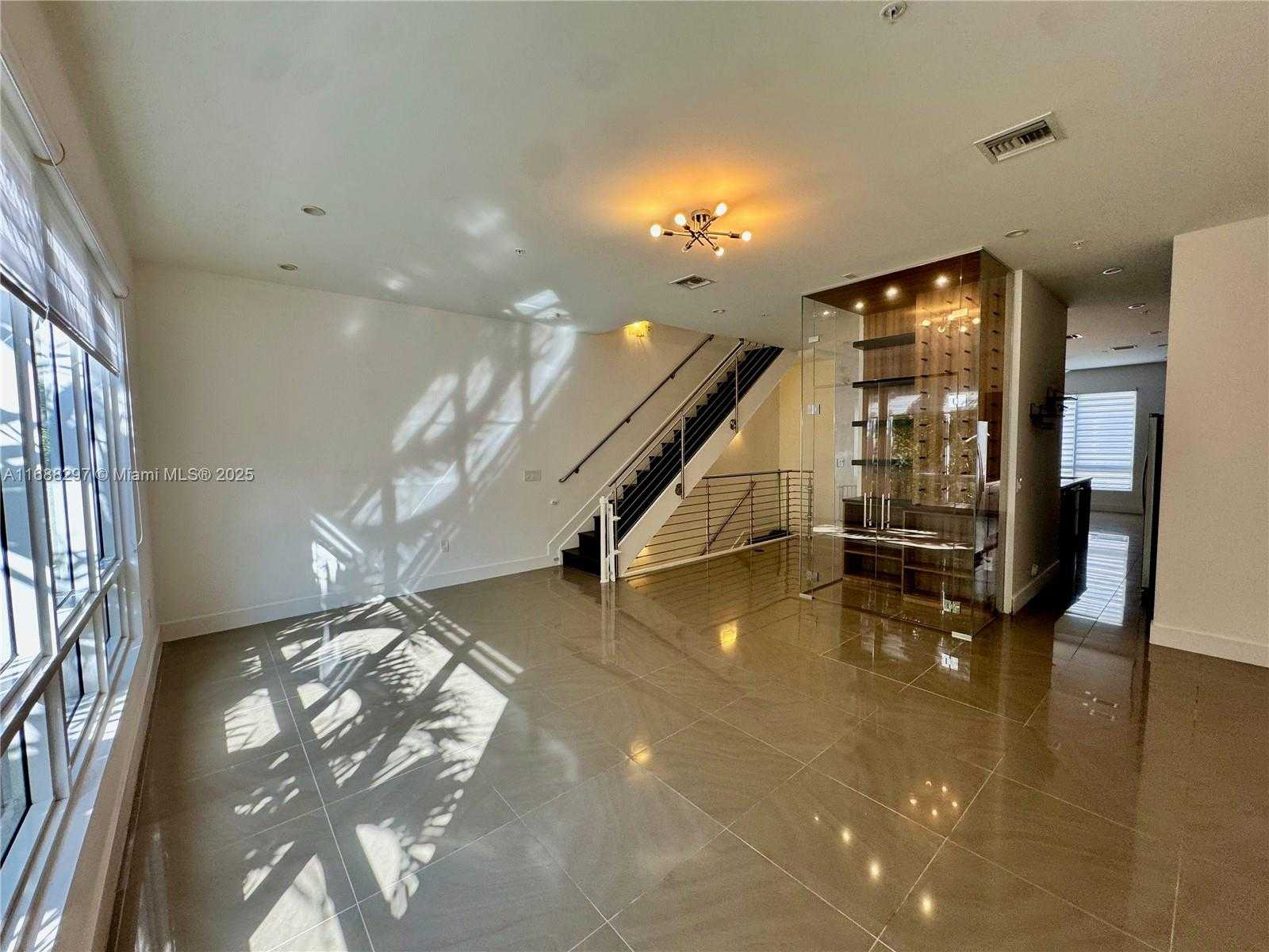 Small Image of 6641 NORTH WEST 105TH PL, Doral Number 24