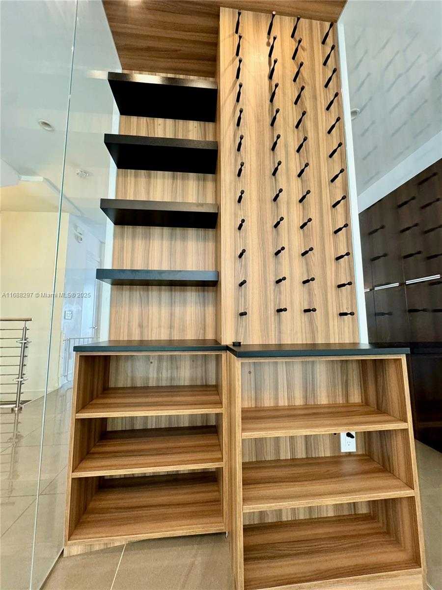 Small Image of 6641 NORTH WEST 105TH PL, Doral Number 25