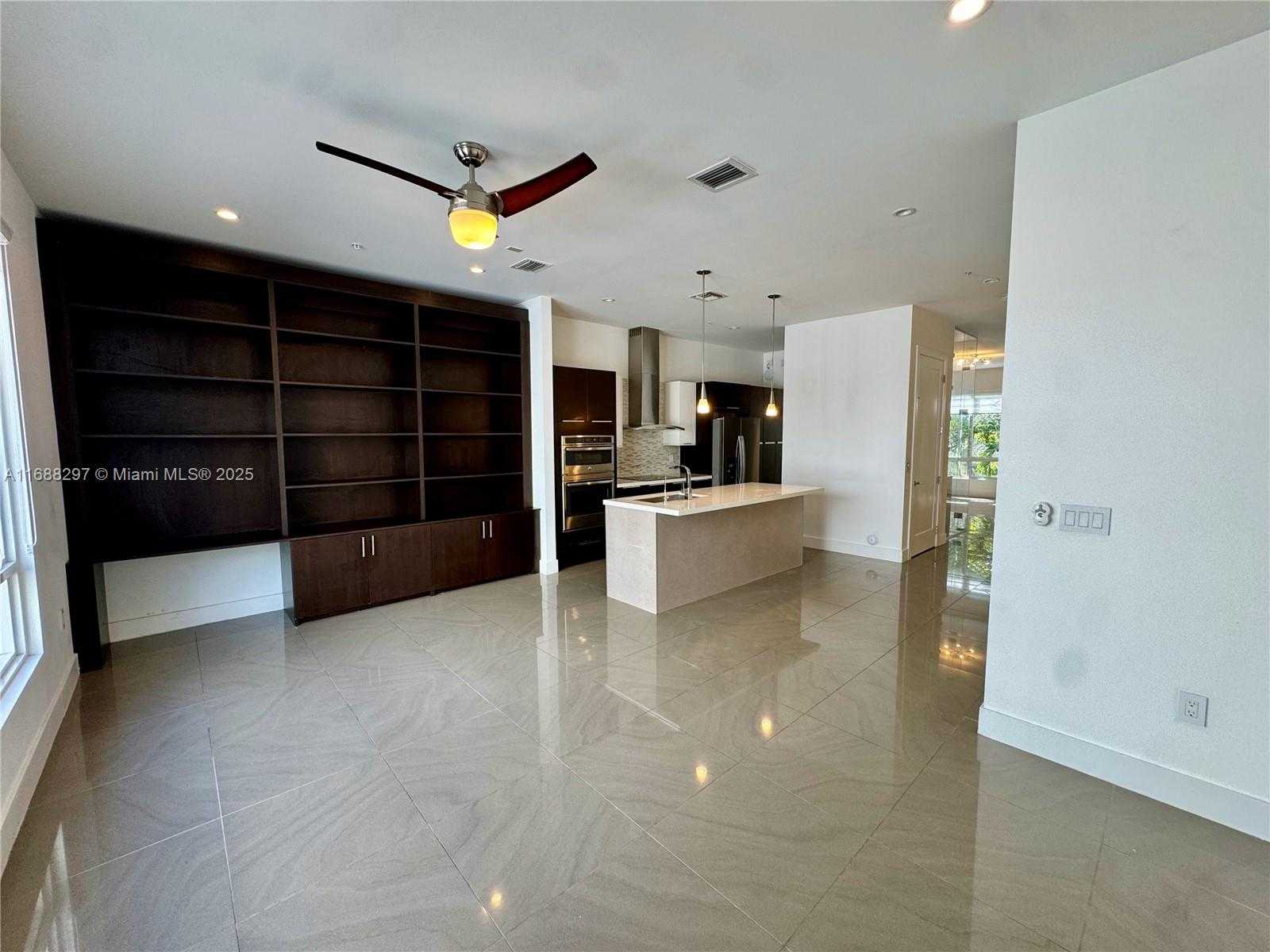 Small Image of 6641 NORTH WEST 105TH PL, Doral Number 27