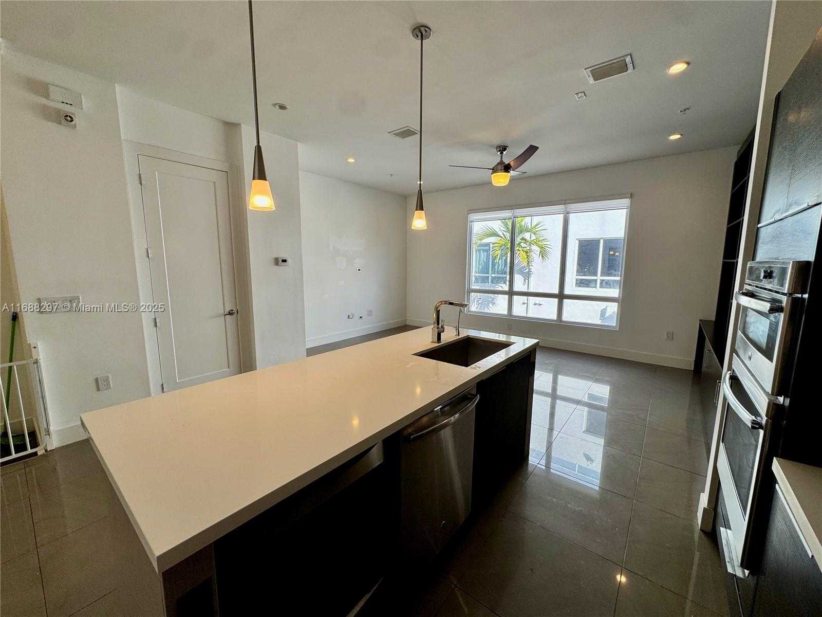 Small Image of 6641 NORTH WEST 105TH PL, Doral Number 31