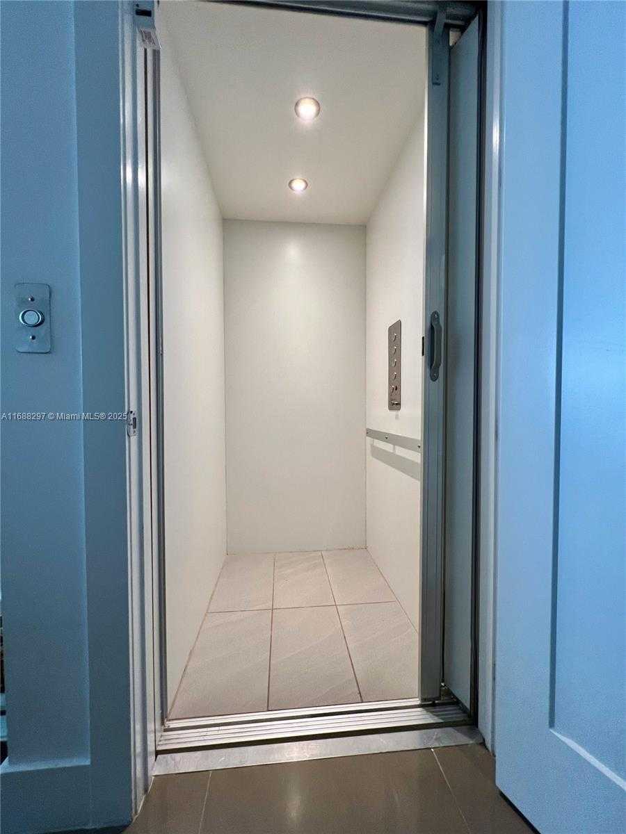Small Image of 6641 NORTH WEST 105TH PL, Doral Number 4