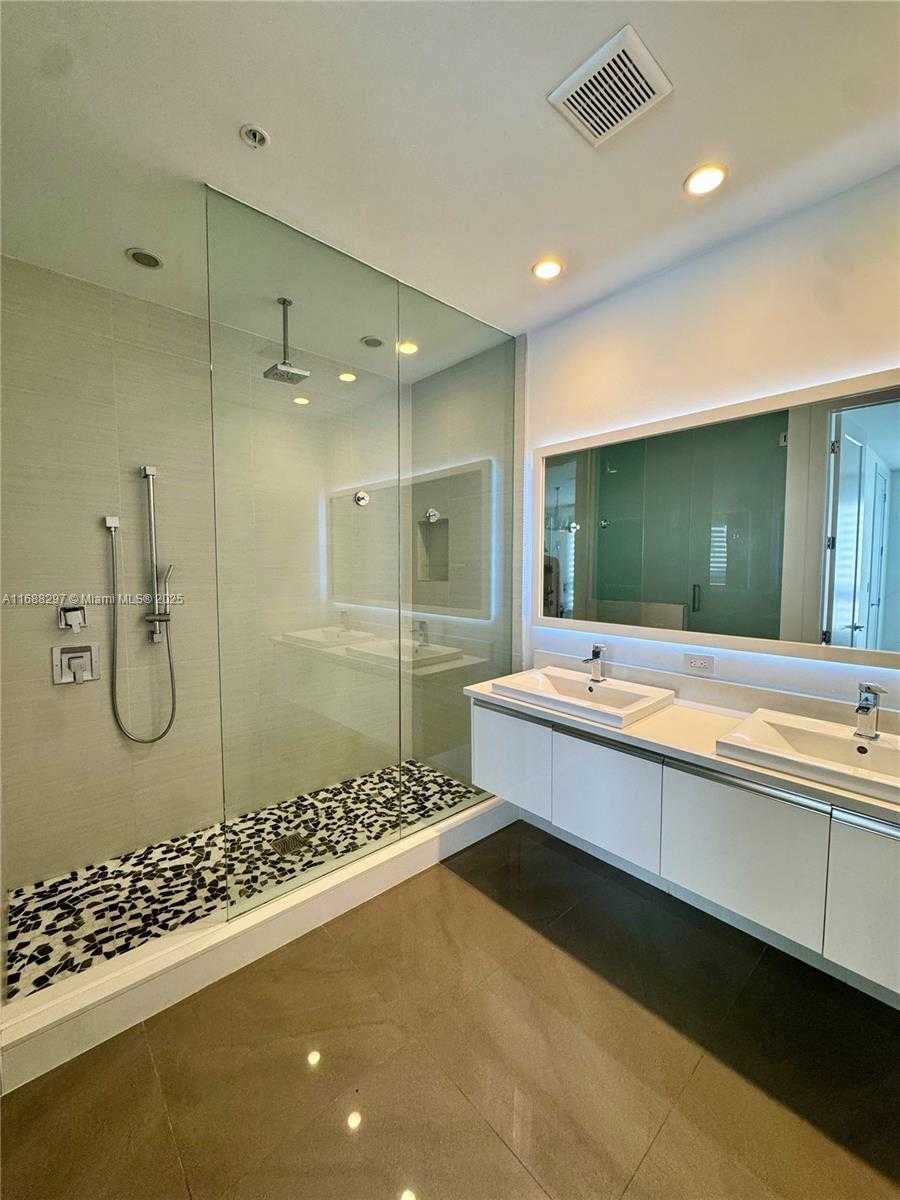 Small Image of 6641 NORTH WEST 105TH PL, Doral Number 41