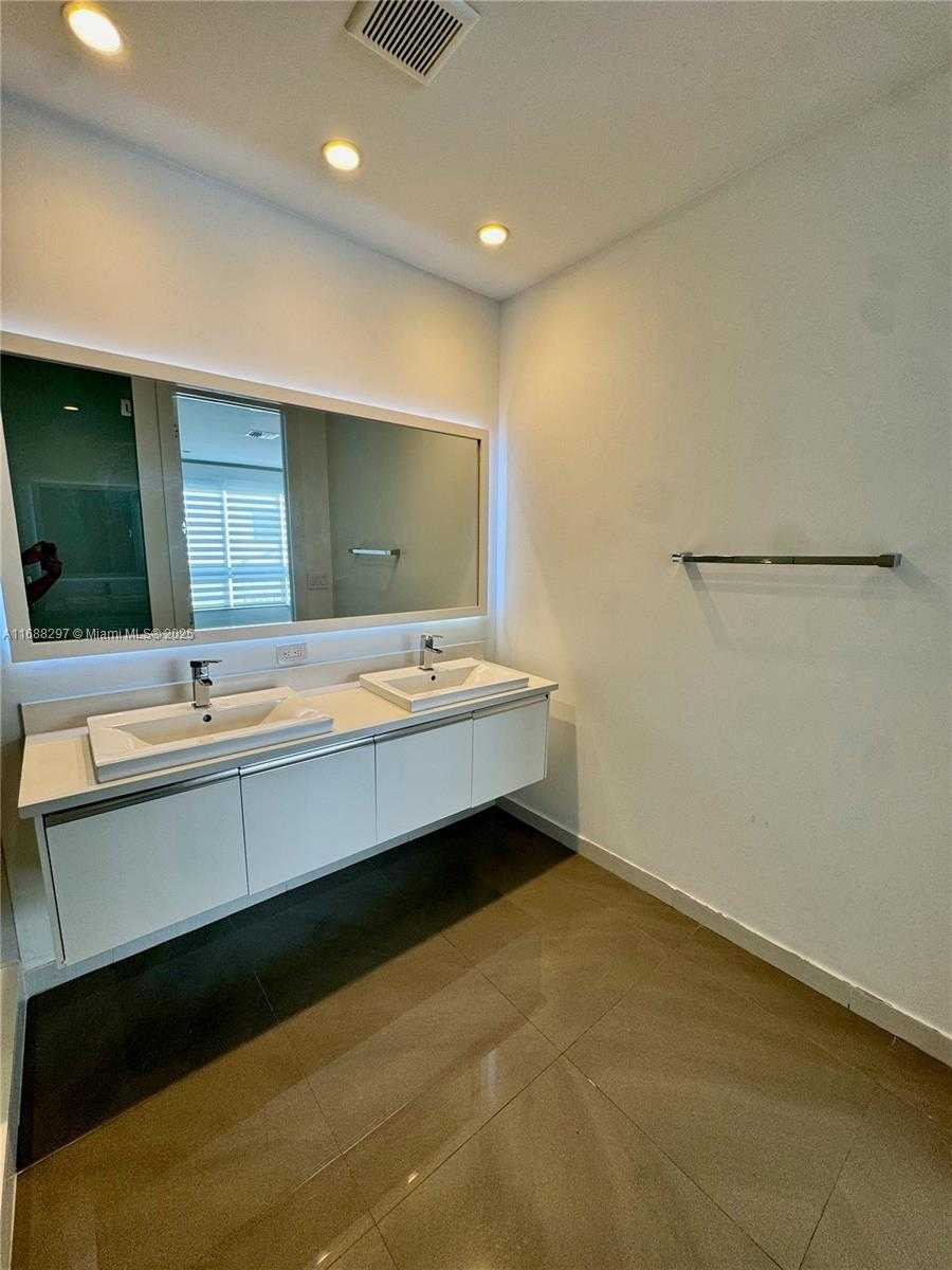 Small Image of 6641 NORTH WEST 105TH PL, Doral Number 43