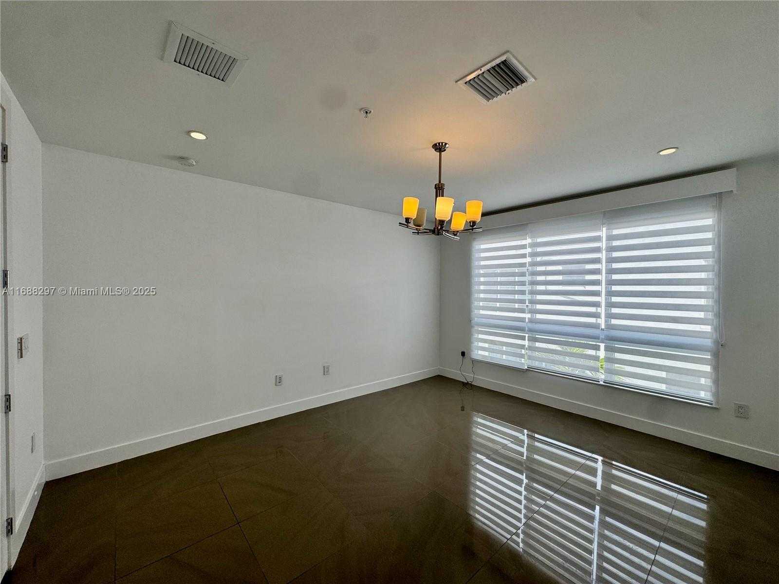 Small Image of 6641 NORTH WEST 105TH PL, Doral Number 44