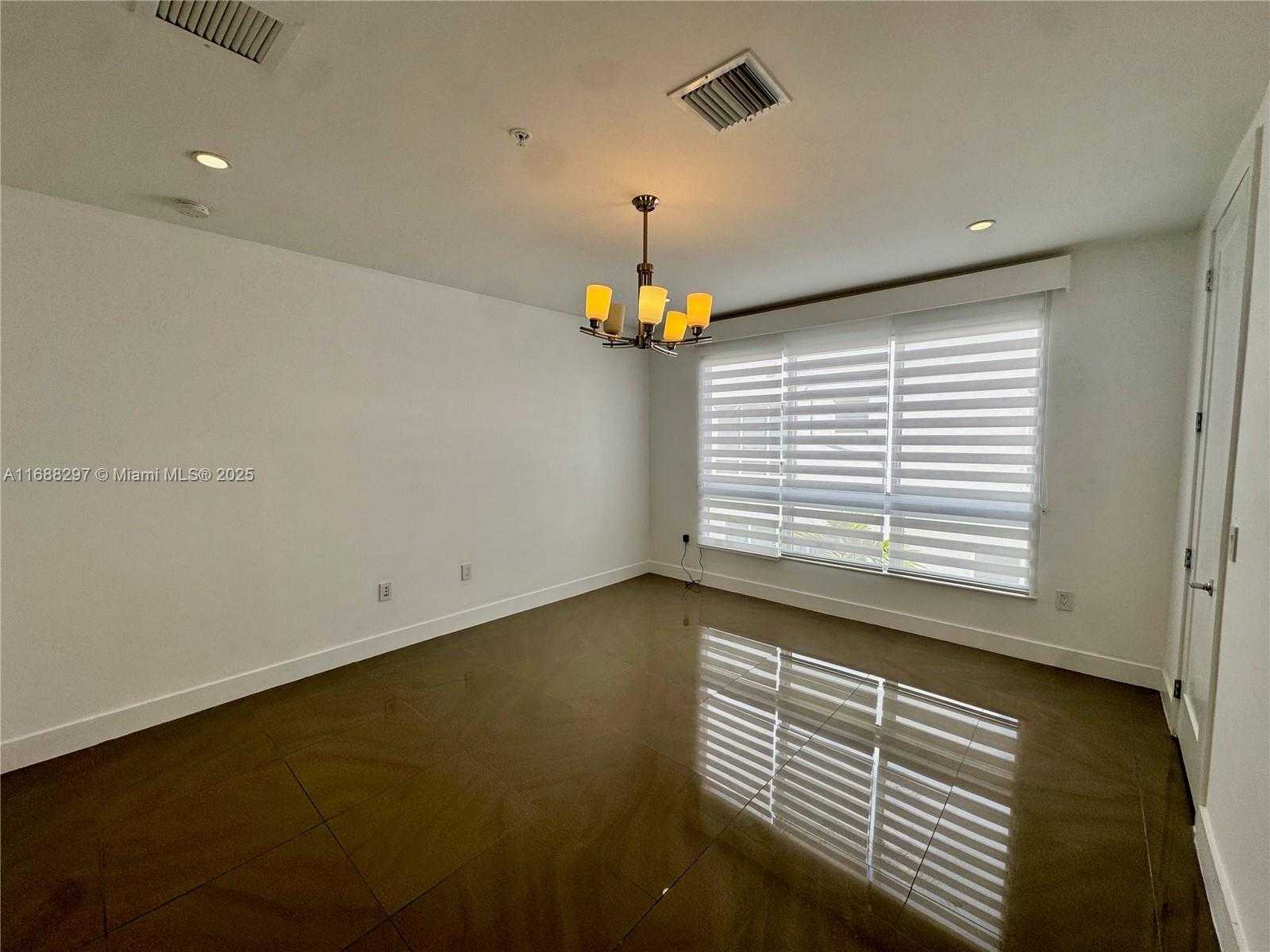 Small Image of 6641 NORTH WEST 105TH PL, Doral Number 46