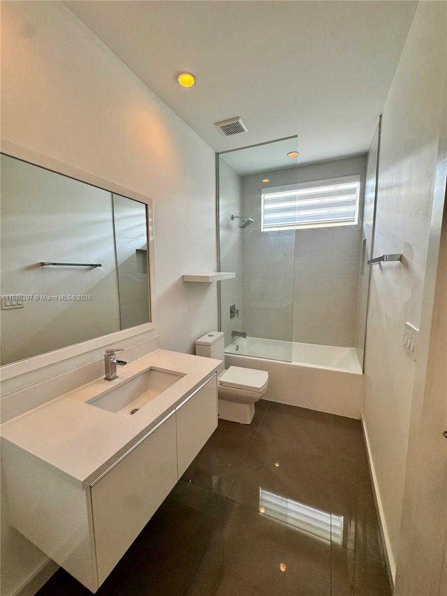 Small Image of 6641 NORTH WEST 105TH PL, Doral Number 50
