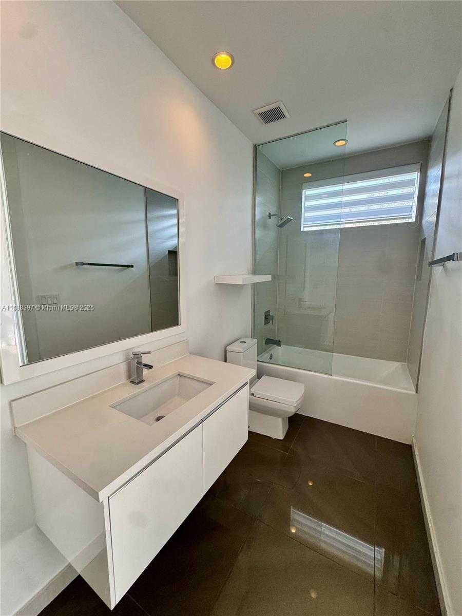 Small Image of 6641 NORTH WEST 105TH PL, Doral Number 51