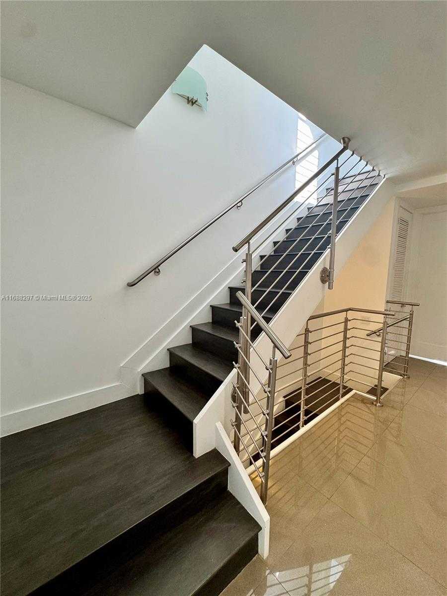 Small Image of 6641 NORTH WEST 105TH PL, Doral Number 54