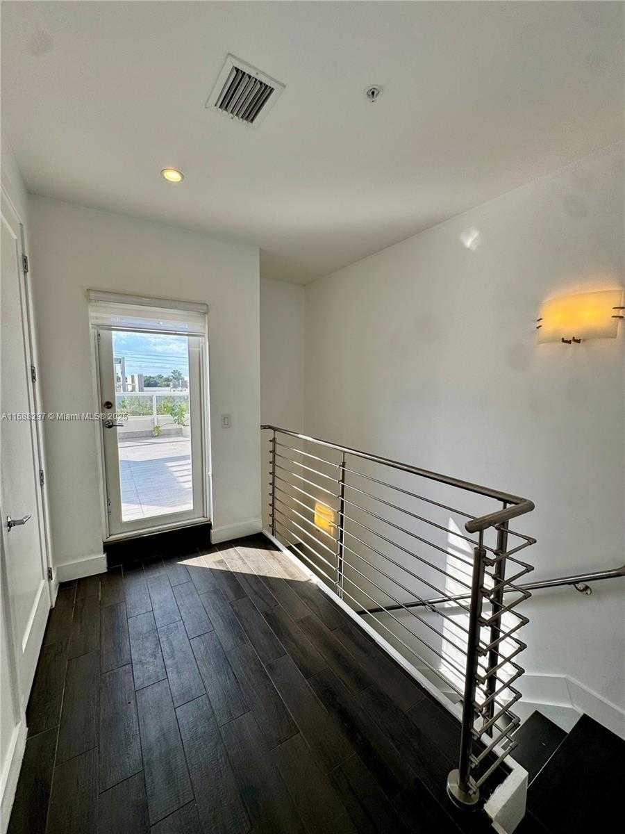 Small Image of 6641 NORTH WEST 105TH PL, Doral Number 57