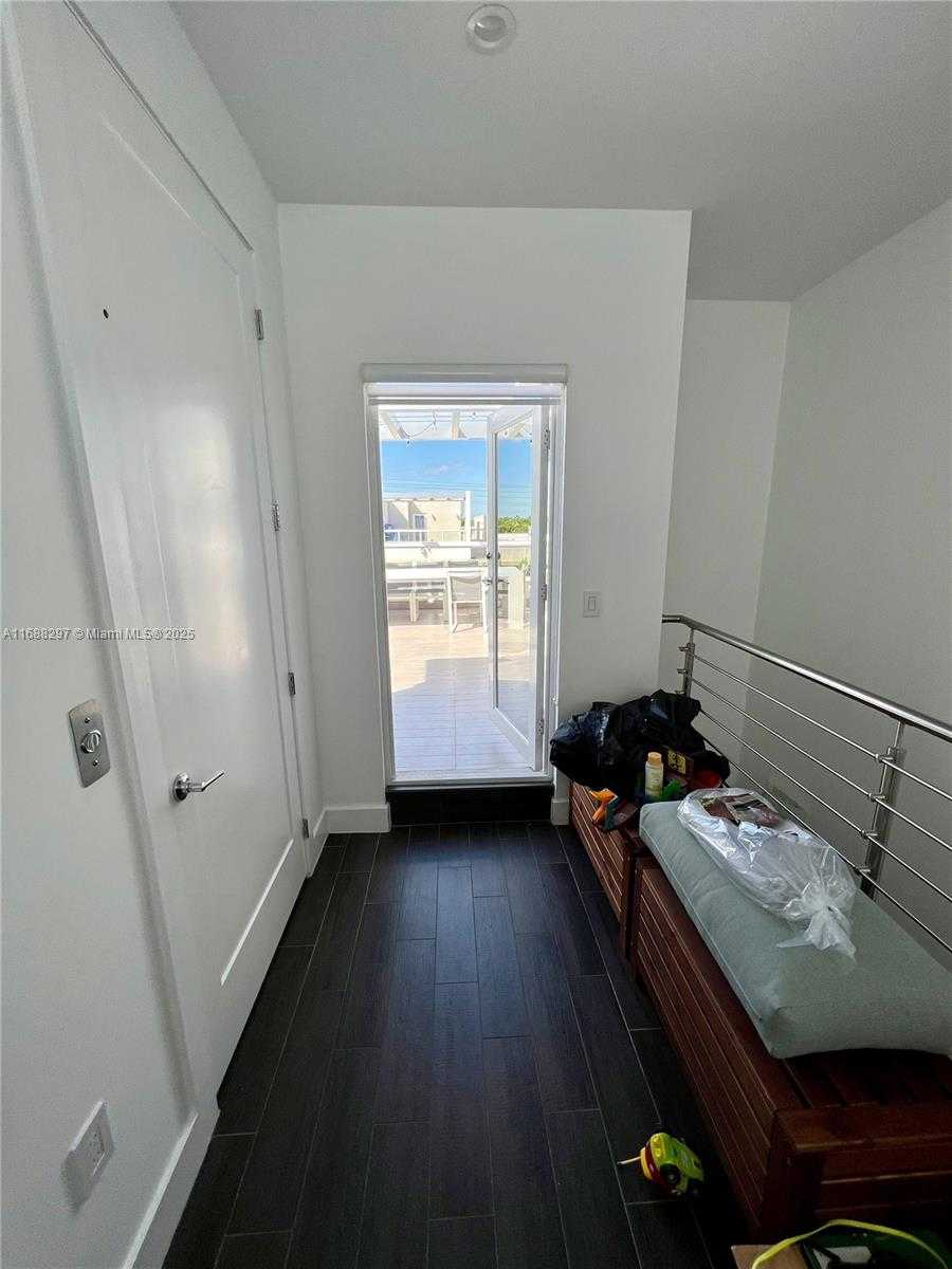 Small Image of 6641 NORTH WEST 105TH PL, Doral Number 8