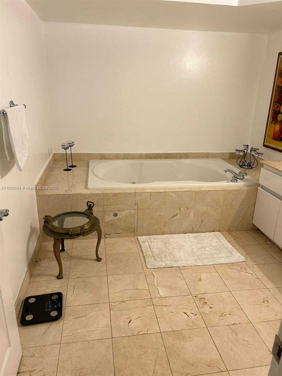 Small Image of 16711 NORTH COLLINS AVE #1704, Sunny Isles Beach Number 15