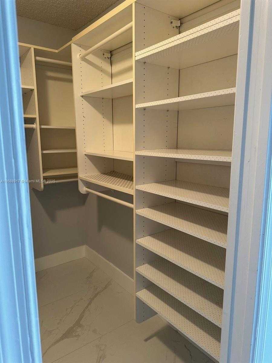 Small Image of 3640 YACHT CLUB DR #503, Aventura Number 16