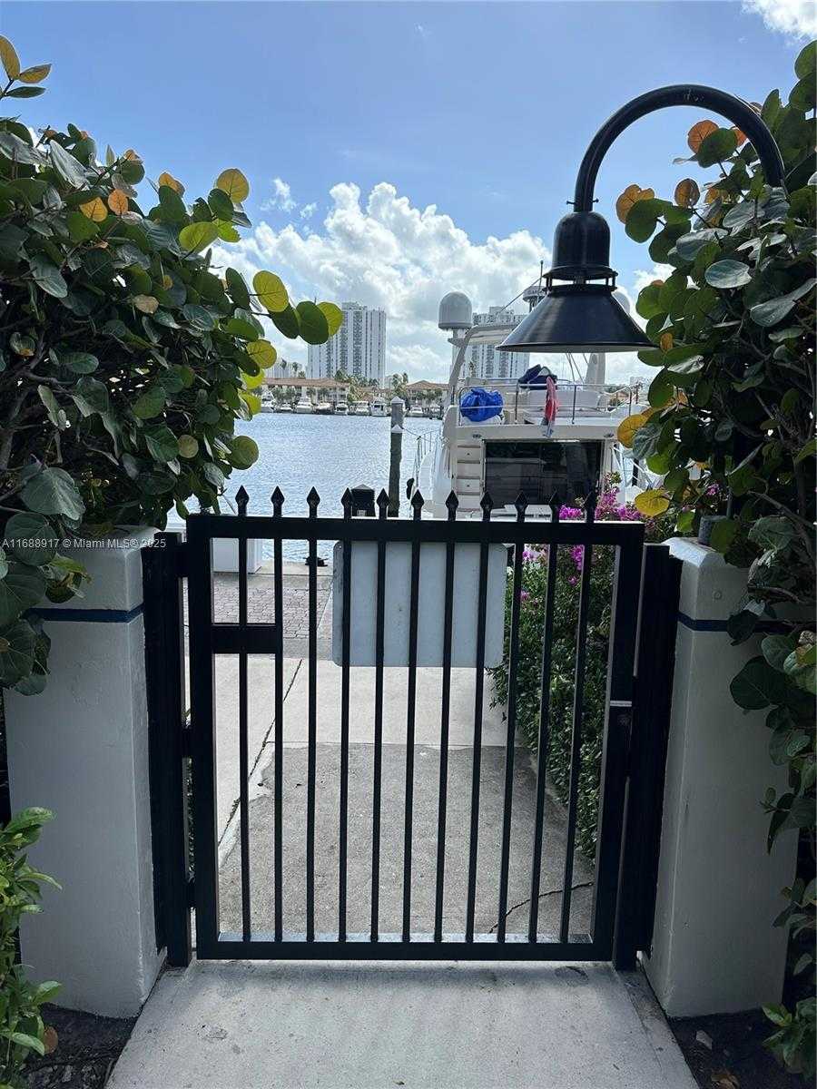 Small Image of 3640 YACHT CLUB DR #503, Aventura Number 22