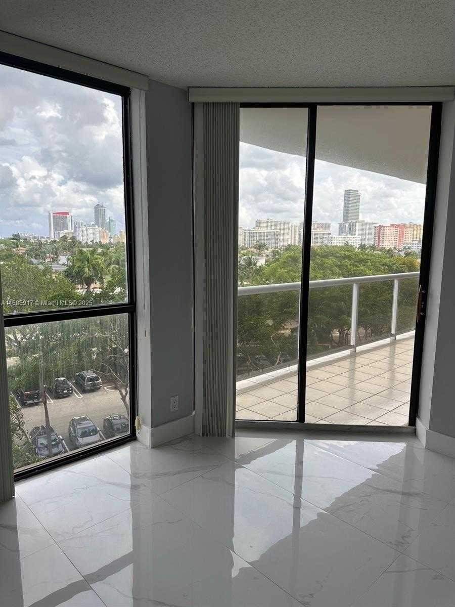 Small Image of 3640 YACHT CLUB DR #503, Aventura Number 5