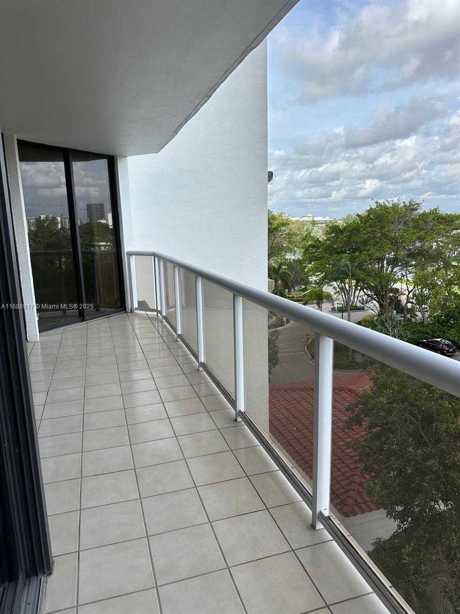 Small Image of 3640 YACHT CLUB DR #503, Aventura Number 6
