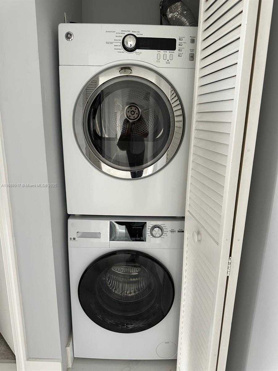 Small Image of 3640 YACHT CLUB DR #503, Aventura Number 9