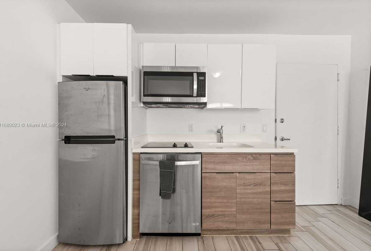 Small Image of 1560 MERIDIAN AVE #109, Miami Beach Number 2