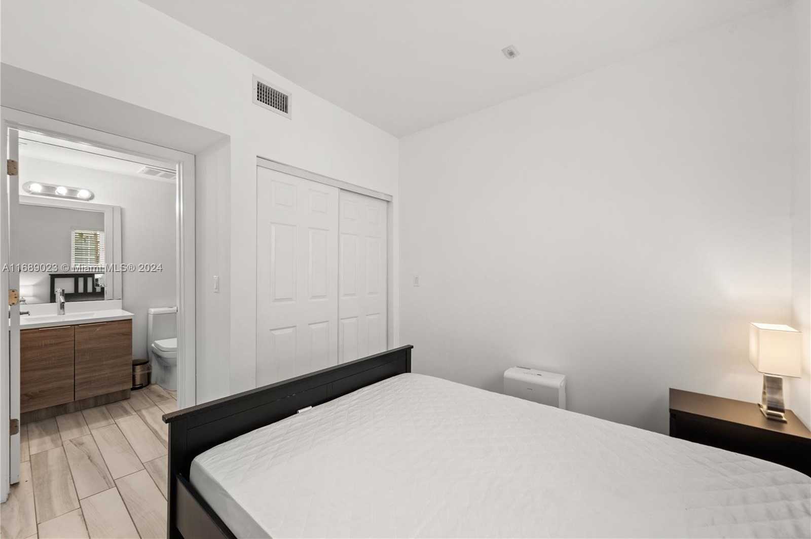 Small Image of 1560 MERIDIAN AVE #109, Miami Beach Number 8