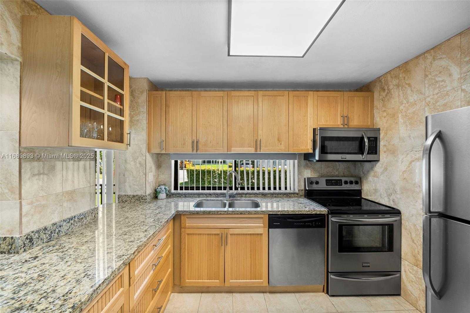 Small Image of 17011 NORTH BAY RD #107, Sunny Isles Beach Number 15