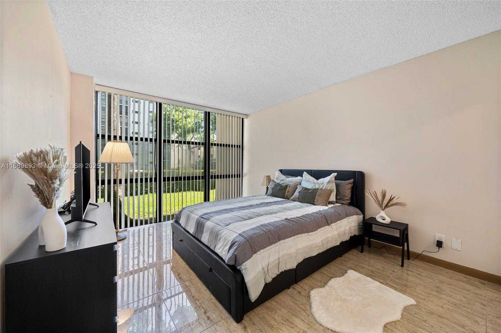 Small Image of 17011 NORTH BAY RD #107, Sunny Isles Beach Number 19