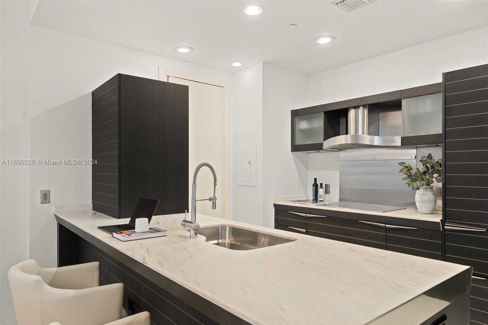 Small Image of 200 BISCAYNE BOULEVARD WAY #5009, Miami Number 10