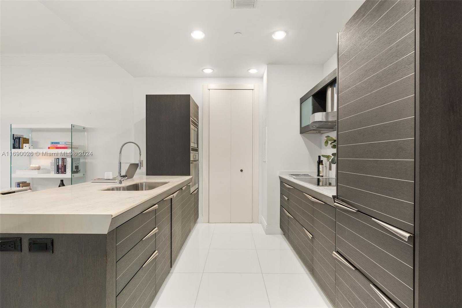 Small Image of 200 BISCAYNE BOULEVARD WAY #5009, Miami Number 11