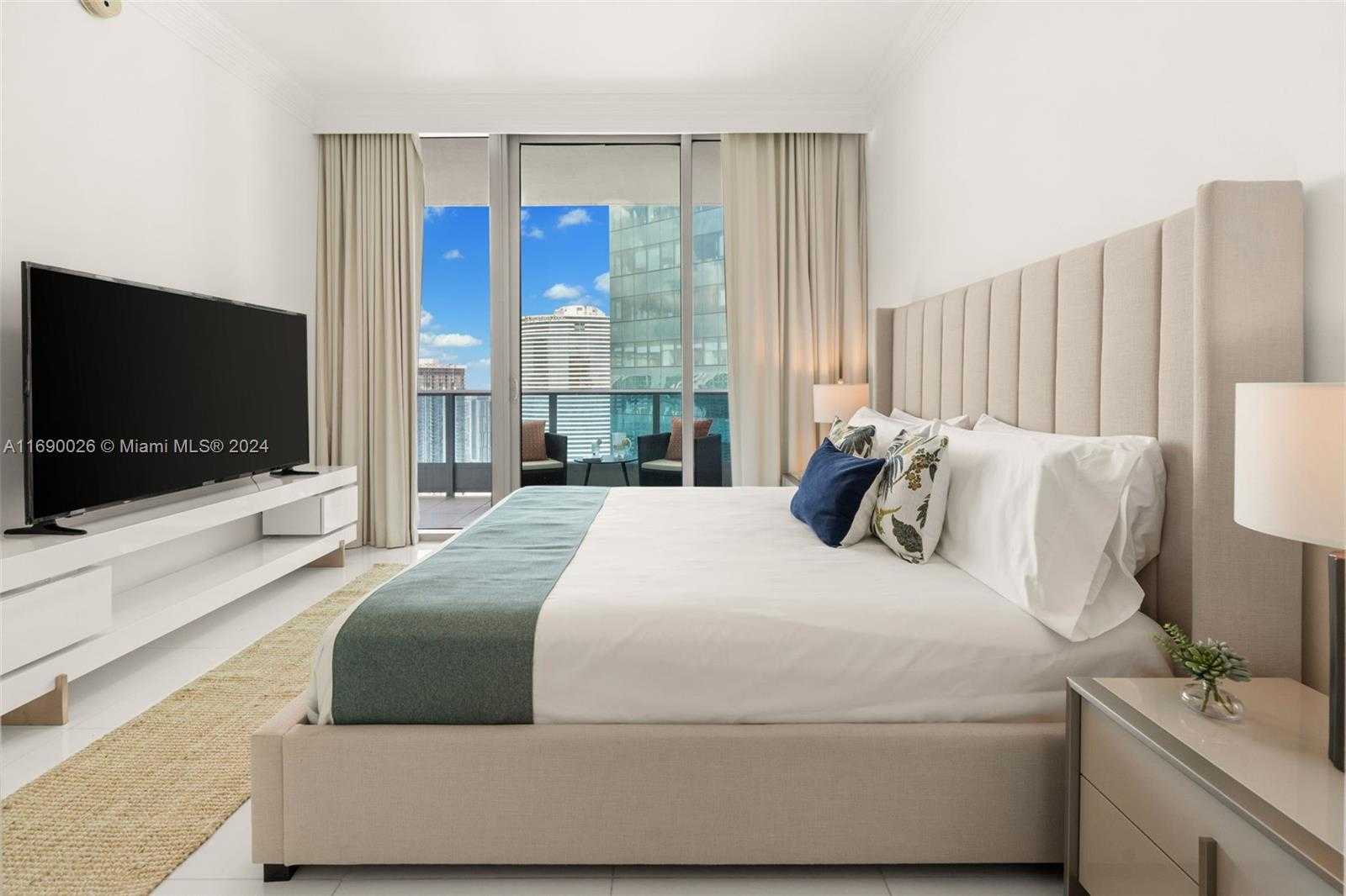 Small Image of 200 BISCAYNE BOULEVARD WAY #5009, Miami Number 14