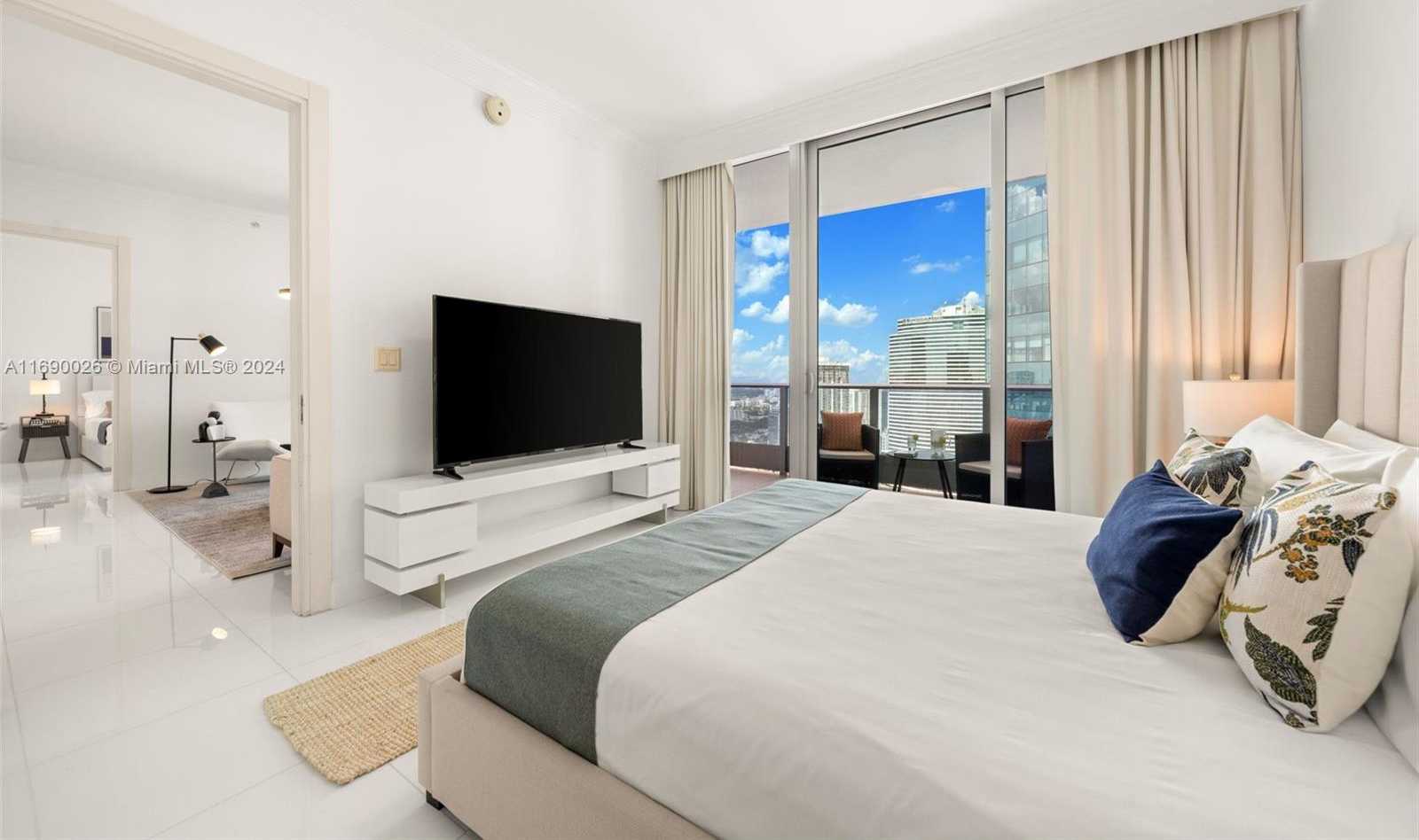 Small Image of 200 BISCAYNE BOULEVARD WAY #5009, Miami Number 15